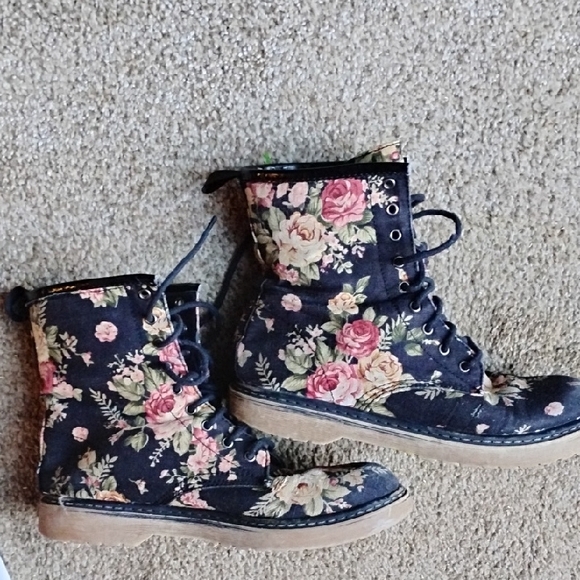 Wild Diva Fabric Floral Pattern Combat Style Boots - Picture 3 of 8